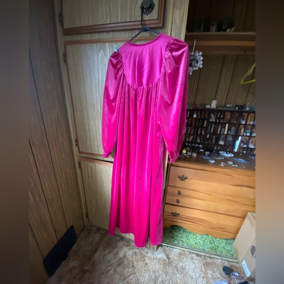 Beautiful vintage house coat with pockets! - Picture 4 of 4